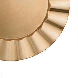 Élégante plaque de présentation ronde en métal de qualité supérieure pour table de luxe polie avec design orné pour les dîners et les fêtes formels - Product Image 6