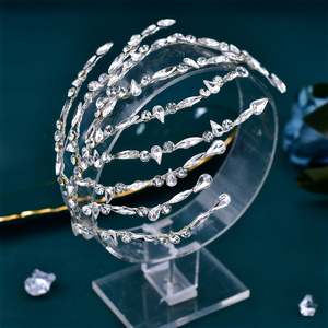 Bridella BHP575-S Bandeau en strass argenté avec design de fleurs en perles et en cristal - Ajustement confortable pour les mariages et les événements formels - Product Image 2