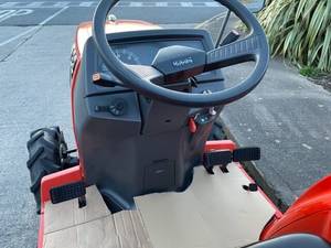 จัดส่งฟรี รถแทรกเตอร์ KUBOTA T22 มือสอง 22 แรงม้า ขับเคลื่อน 4 ล้อ, เครื่องยนต์ดีเซล D1403 1.4 ลิตร 3 สูบ, เกียร์ 12F/4R, PTO 540 รอบต่อนาที, ชุดต่อพ่วง JIS-1 - Product Image 4