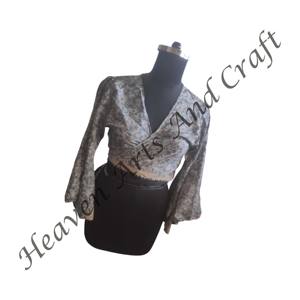 Top de tela Sari de seda étnica de último diseño al por mayor para mujeres y niñas disponible en colores mezclados y tamaño libre manga de campana informal - Product Image 2