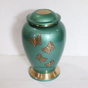 Urne de crémation en laiton de haute qualité pour les cendres humaines et les papillons gravés funéraires - Product Image 2