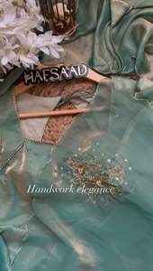 Hermoso diseñador sari con trabajo manual - Product Image 6