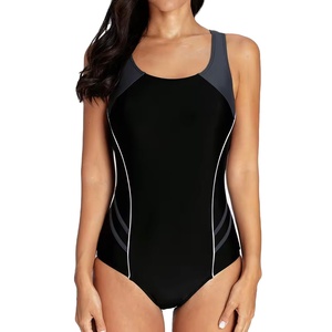 Traje de baño deportivo de una pieza personalizado al por mayor para mujer, traje de baño estampado con control de logotipo frontal de manga corta y un hombro - Product Image 1