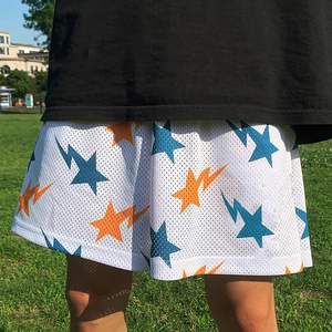 กางเกงขาสั้นกีฬาผู้ชาย ระบายอากาศได้ดี สไตล์สตรีทแวร์ เหมาะสำหรับใส่ออกกำลังกาย ใส่เล่นบาสเก็ตบอล ใส่ลำลอง ใส่เล่นกิจกรรมกลางแจ้ง  รับสกรีนโลโก้ - Product Image 2