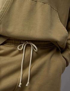 ชุดเซ็ตเสื้อฮู้ดดี้แขนตกและกางเกงขาสั้นขายดีสำหรับผู้ชาย ผ้าฝ้ายฟลีซ 100% แบบเรียบง่าย สวมใส่สบาย ทรงโอเวอร์ไซส์ สำหรับผู้ชาย - Product Image 4