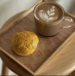 Diseño de logotipo impreso personalizado Papel de regalo de alimentos impreso en blanco y revestimientos de bandejas de alimentos Papel de regalo de aperitivos a prueba de grasa - Product Image 3