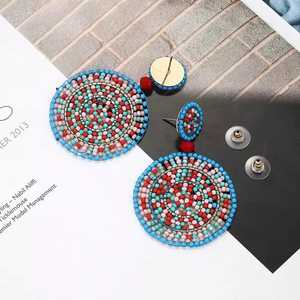 Pendientes de Moda Negros Bordados con Cuentas, Elegantes Pendientes de Cuentas de Semillas Hechos a Mano, Joyería Única de Diseño Creativo - Product Image 2