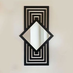 Miroir mural en métal extra large avec bordure design faite à la main pour un beau mur d'accent dans les intérieurs de maison de luxe - Product Image 1