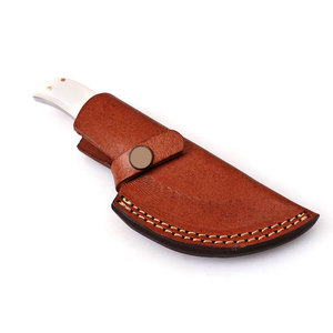 Cuchillo profesional de acero de Damasco, cuchillo de caza hecho a mano con patrón decorativo y cubierta de cuero - Product Image 4