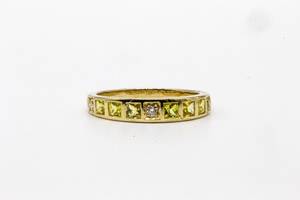 แหวนเงินแท้ 925 ชุบทอง 14K ประดับพลอยสีเหลืองแซฟไฟร์ ดีไซน์มินิมอล แบบครึ่งวง สำหรับเป็นแหวนแทนใจ - Product Image 4