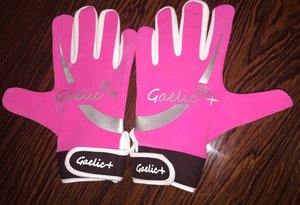 Gants de football gaéliques personnalisés de haute qualité avec poignée en latex Gants GAA légers et haute performance - Product Image 5