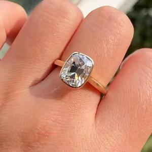 Bague de fiançailles Moissanite en forme de coussin Old Mine Bague en or 14K 18K pour elle Bague originale coupe coussin Old Mine pour femme - Product Image 3