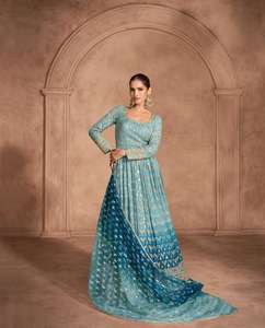 Vestido Anarkali de diseñador suave y cómodo con trabajo de secuencia de bordado pesado para ropa de fiesta de mujer a un precio razonable - Product Image 2