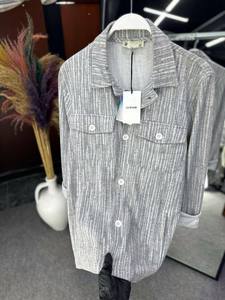 เสื้อเชิ้ตผู้ชายผ้าซาติน คอวี ทรงปกติ แขนยาว ติดกระดุม สไตล์ลำลอง เหมาะสำหรับใส่ในฤดูใบไม้ผลิ ฤดูร้อน หรือไปเที่ยวชายหาด เนื้อผ้าเบาสบาย ระบายอากาศได้ดี - Product Image 2