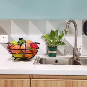 Cesta de Frutas Circular de Metal Hecha a Mano con Acabado Vintage, Asas Resistentes, Ecológica para Uso Decorativo y Práctico - Product Image 3