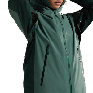 Veste de ski personnalisée OEM pour femmes avec tissu imperméable respirant, couche intérieure isolée, impression et étiquetage de logo - Product Image 4