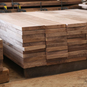 Tablas de Madera de Nogal Negro Americano al por Mayor, con un 8-12% de Humedad, para Muebles de Alta Gama y Arquitectura - Product Image 1