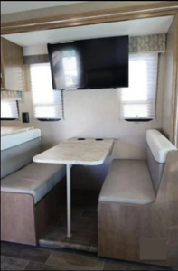 รถบ้านมือสอง WINNEBAGO RV INTENT 31P รุ่นปี 2019 สมรรถนะสูง ยาว 36 ฟุต รับน้ำหนักได้ 2000 กก. สีเข้ม ขาย - Product Image 3