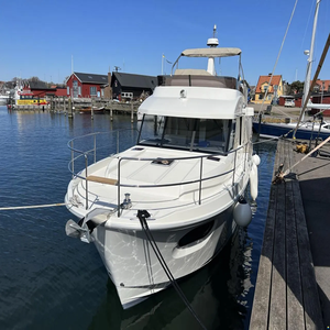 B-e-n-e-t-e-a-u S-w-i-f-t T-r-a-w-l-e-r 41 F-l-y - Product Image 1