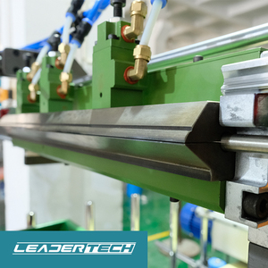 Precio de la máquina laminadora de envoltura de fusión en caliente PUR para la máquina de envoltura de perfil exterior con envoltura de perfil de pegamento PUR - Product Image 4