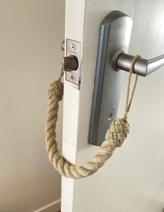 จุกประตูเชือกเพื่อปิดเสียงประตูดังกระแทก - Product Image 1