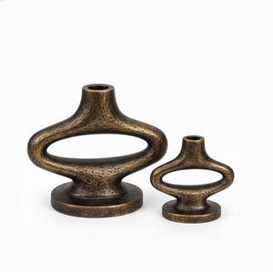 Candelabro Navideño Minimalista de Aluminio Hecho a Mano con Textura Dorada Antigua, Ecológico, con Logotipo Personalizado, Tamaño Personalizado, Diseño Abstracto Ovalado - Product Image 6