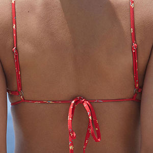 Ensemble bikini imprimé floral rouge pour femmes, haut push-up, bas à nouer sur les côtés, maillot de bain deux pièces en spandex extensible et polyester - Product Image 5