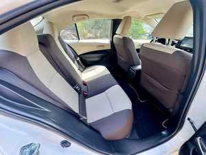 Toyota Sedán 2020, Auto de Pasajeros para Desplazamientos Urbanos - Product Image 3