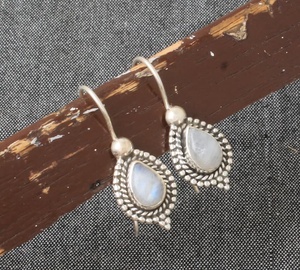 Pendientes de Plata de Ley 925 con piedra lunar arcoíris hechos a mano, joyería fina personalizada de diseñador para mujer, compromiso de boda - Product Image 3