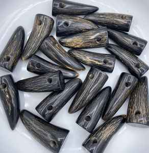 Botones de palanca de diseño de 2 agujeros ligeros únicos Cuerno de búfalo y buey natural con decoración de encaje Prendas lavables hechas a mano - Product Image 2