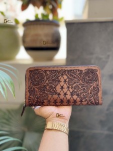 Portefeuille en cuir occidental de couleur marron pour femmes, étui de téléphone à pochette sculpté à la main - Product Image 3