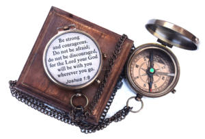 Brújula plana de latón antiguo grabada con caja de madera, vela, senderismo, aventura, brújula de bolsillo - Product Image 5