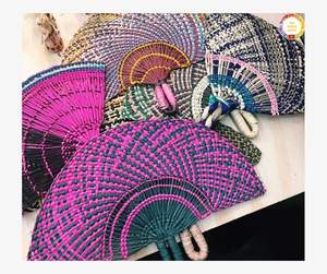 Elegante Seagrass Handfan Vietnam Material Natural para enfriamiento y decoración Color vibrante Seagrass Handfan Estándar de exportación - Product Image 2