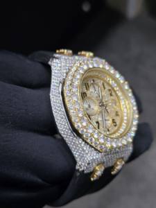 Montre unisexe de luxe tendance, demi-sertie de moissanite VVS, verre MIYOTA, bracelet en caoutchouc, boîtier en acier inoxydable, fermoir de bracelet, style hip-hop - Product Image 3