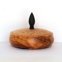 Boîte en bois ronde lisse avec couvercle en dôme mallette de rangement de bijoux faits à la main porte-bibelot organisateur de souvenirs conteneur en bois naturel