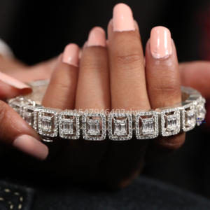 Offrez-vous l'élégance avec ce bracelet avec diamants Moissanite en argent sterling 925 pour l'ajout à votre collection - Product Image 3