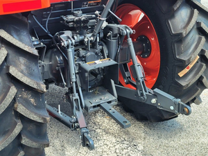 Tractor Agrícola Kubota M5-111HDC de 90HP Diésel con Tracción en las 4 Ruedas, Equipo Agrícola de Uso Pesado con Cargador Frontal y Opción de Cultivador - Product Image 6