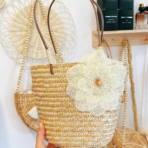 Fábrica de Vietnam, venta al por mayor, 100%, bolsos de mano de hierba marina natural para mujer con bonito lazo, bolsa de hierba marina femenina - Product Image 1