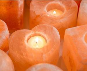 Bougeoir en sel rose de l'Himalaya fait à la main en forme de coeur artisanat sculpté de luxe avec un design d'amour élégant - Product Image 5