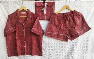 ชุดสวมใส่กลางคืนพิมพ์ลายบล็อกผ้าฝ้ายพร้อมด้านบนและกางเกงขาสั้นบรรจุในซองผ้าฝ้ายที่เหมาะสำหรับการขายต่อ - Product Image 4