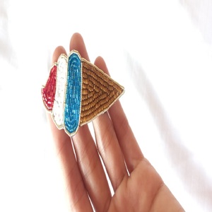 แผ่นทำไอศกรีมทรงกรวยขนาดเล็กปักด้วยมือประดับเลื่อมสำหรับนักออกแบบเสื้อผ้าและที่หนีบผม - Product Image 1