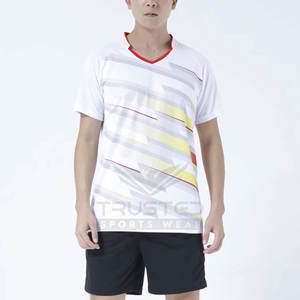 Uniforme de voleibol hecho profesional de alta calidad Conjuntos cómodos y transpirables Uniforme de voleibol de hombre hecho en poliéster - Product Image 1