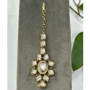 Glamoroso Tikka de Latón Chapado en Oro de Primera Calidad con Diamantes Finos y Kundan para Mujeres y Niñas, Ideal para Fiestas y Bodas - Product Image 1