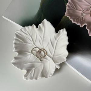 Plateau à feuilles supérieur Plateau artisanal de qualité supérieure Parfait pour les tables à manger de fête Mariages Maisons Hôtels Fêtes et plateaux saisonniers - Product Image 1