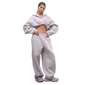 Conjunto de Top corto deportivo para mujer con abrigo con cremallera Pantalones casuales y Sudadera con capucha para otoño - Product Image 4