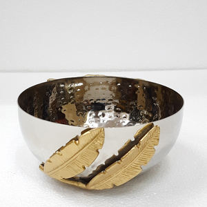 Bol rond en acier inoxydable et en laiton texturé martelé, finition brillante, pour servir des fruits secs, décoration d'intérieur - Product Image 1