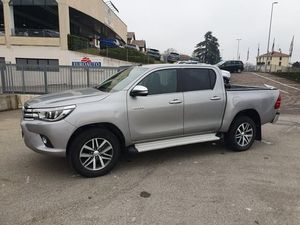 Para Toyota Hilux 2018 GCC Usado AWD con neumáticos R20 Asientos de cuero ACC Control de crucero Euro6 Emisión - Product Image 5