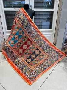 Châle long ethnique en soie Kalamkari Phulkari brodé à la main, dupatta brodé à la main, motif floral, fait à la main - Product Image 3