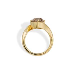 Anillo Ovalado Grand Old Mine con Diamante Cultivado en Laboratorio de 4.19 Ct, Color Marrón Muy Claro VS1, en Oro Amarillo de 14K, Pieza de Elegancia Terrosa - Product Image 2