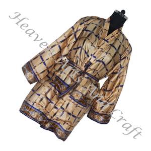 KS013 Magnifique Sari en soie vintage Kimono court en soie vintage Sari en soie fait à la main Robes pour femmes avec poches et ceinture OEM - Product Image 3